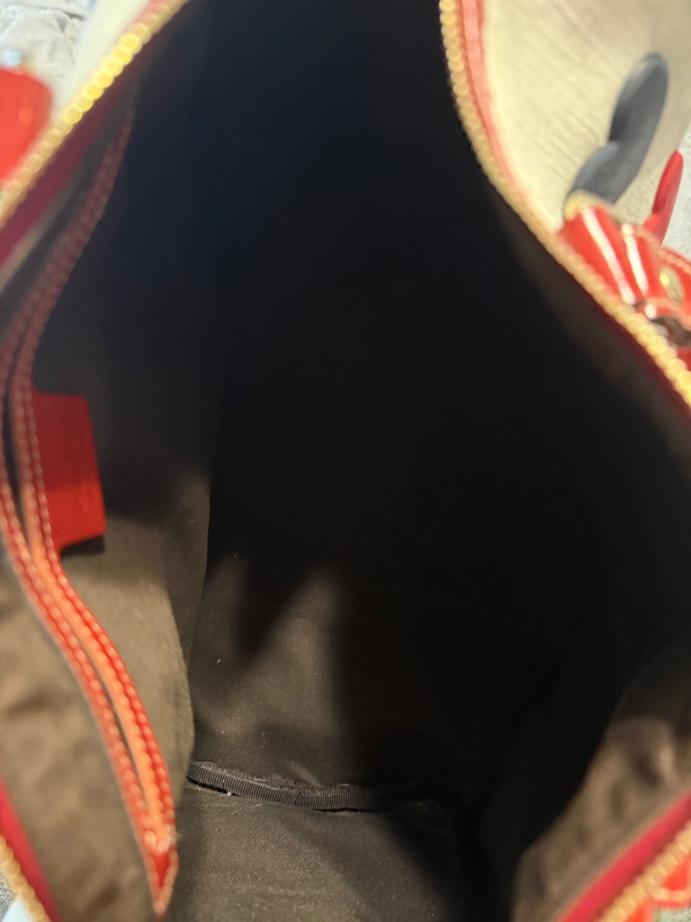 Authentic Gucci Boston Bag with Red and Black Heart Appliqués - Picture 7 of 11